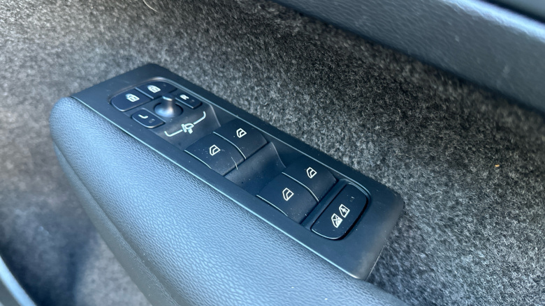 Volvo XC40 2.0 B4P Ultra Dark 5dr Auto Petrol Estate